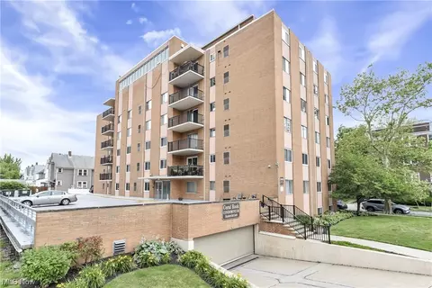 12029 Clifton Blvd #206, Lakewood, OH 44107