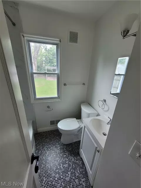 21100 Watson Rd, Maple Heights, OH 44137 photo 5