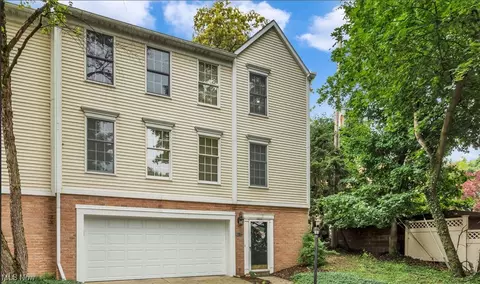 129 Cliffside Commons Dr #129, Rocky River, OH 44116