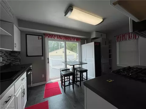 2426 E 35th St, Lorain, OH 44055 photo 3