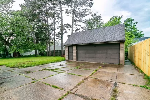 30013 Robert St, Wickliffe, OH 44092 photo 33