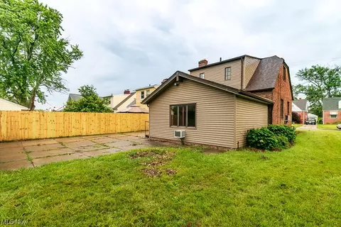 30013 Robert St, Wickliffe, OH 44092 photo 4