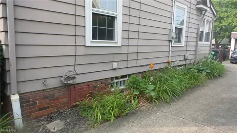 51 E 214th St, Euclid, OH 44123 photo 3