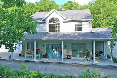 10081 Auburn Rd, Chardon, OH 44024