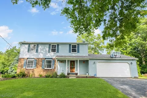 1067 Valewood Ct, Painesville, OH 44077