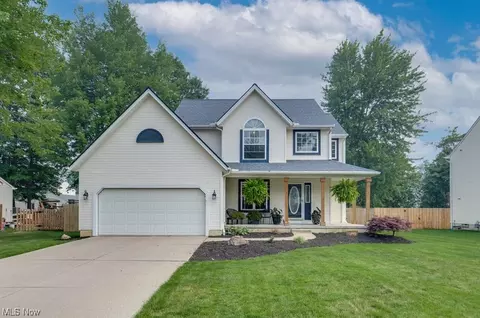 7066 Oak Tree Dr S, Lorain, OH 44053