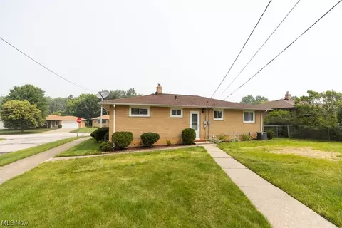 11089 Gordon Dr, Parma, OH 44130 photo 3
