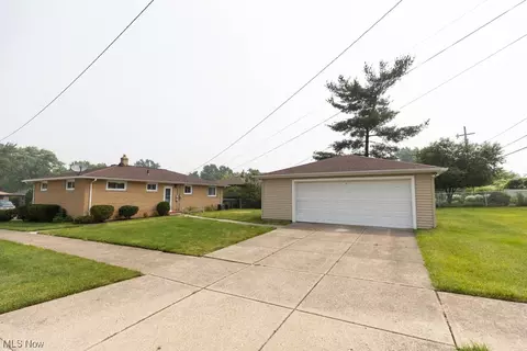 11089 Gordon Dr, Parma, OH 44130 photo 4