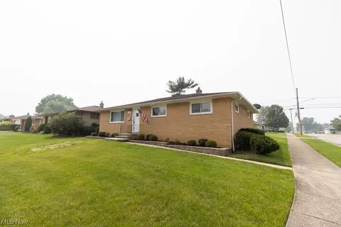 11089 Gordon Dr, Parma, OH 44130 photo 2