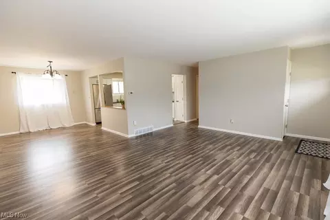 11089 Gordon Dr, Parma, OH 44130 photo 6