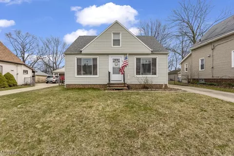 923 E 218th St, Euclid, OH 44119 photo 1