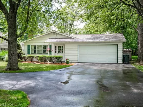 570 Prospect St, Berea, OH 44017