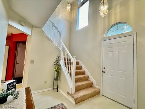 55 Ledgeview Ct, Maple Heights, OH 44137 photo 3