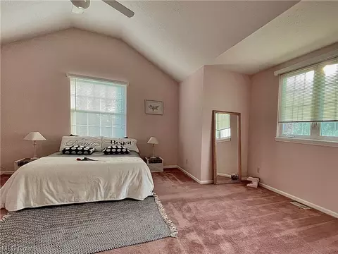 55 Ledgeview Ct, Maple Heights, OH 44137 photo 14