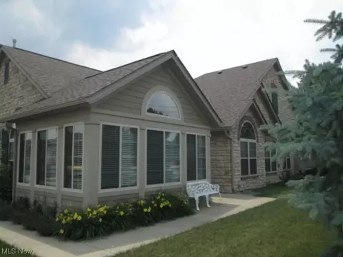 190 Quarry Lakes Dr, Amherst, OH 44001