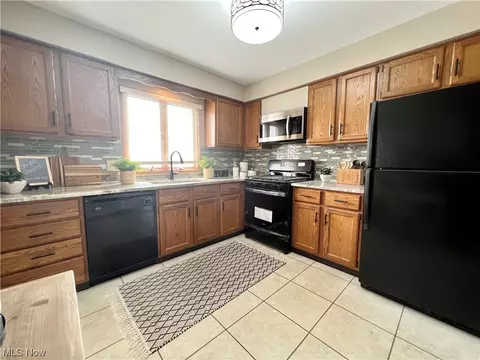 864 Pearson Cir #4, Boardman, OH 44512 photo 10