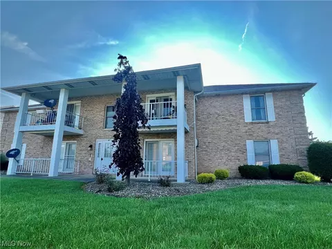 864 Pearson Cir #4, Boardman, OH 44512 photo 2