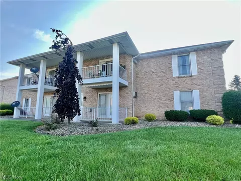 864 Pearson Cir #4, Boardman, OH 44512 photo 1