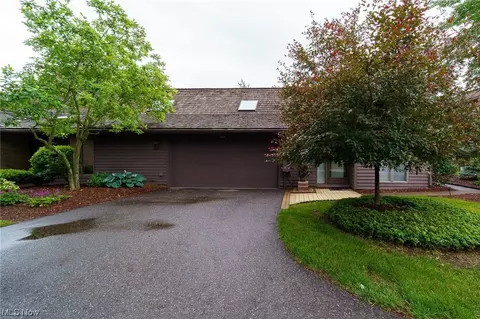 6143 Cedar Ln NW, Canton, OH 44708