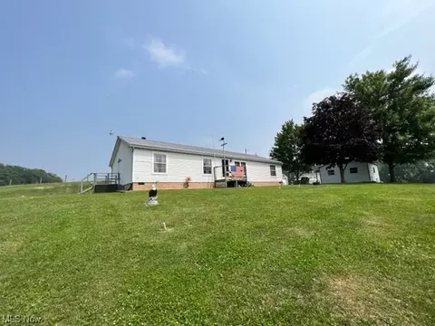 5130 Senlac Rd SE, Amsterdam, OH 43903