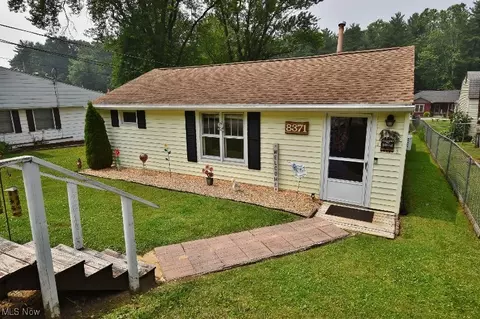 8371 Walnut St SW, Sherrodsville, OH 44675