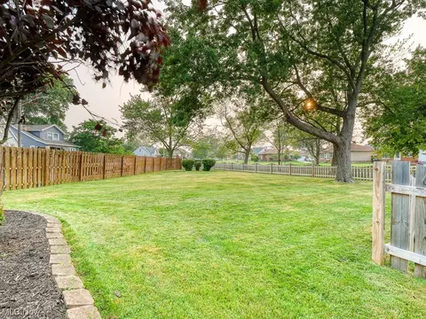 5715 Ackley Rd, Parma, OH 44129 photo 3
