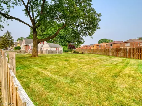 5715 Ackley Rd, Parma, OH 44129 photo 28