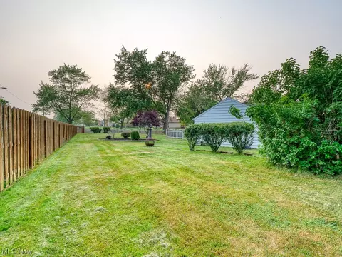 5715 Ackley Rd, Parma, OH 44129 photo 4
