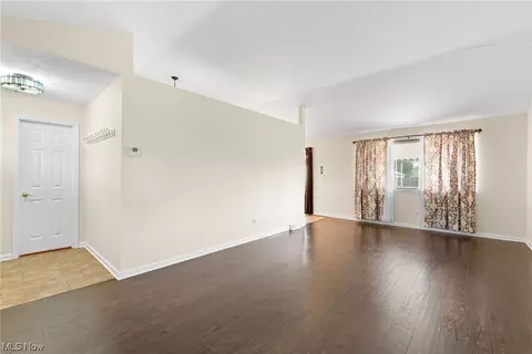 7253 Ward Rd, Parma, OH 44134 photo 4