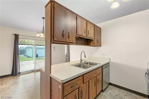 7253 Ward Rd, Parma, OH 44134 photo 12