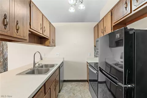 7253 Ward Rd, Parma, OH 44134 photo 13