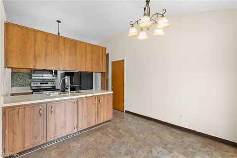 7253 Ward Rd, Parma, OH 44134 photo 9