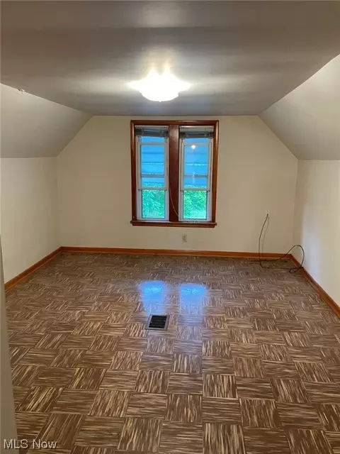 573 Sexton St, Struthers, OH 44471 photo 9