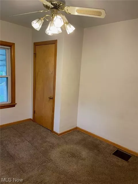 573 Sexton St, Struthers, OH 44471 photo 4