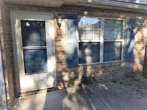 108 Bentley Dr, Elyria, OH 44035 photo 2