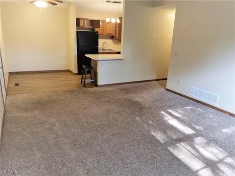 108 Bentley Dr, Elyria, OH 44035 photo 3
