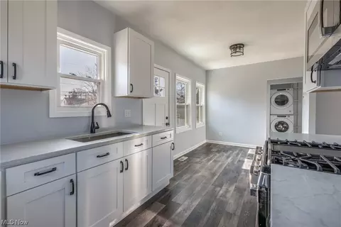 3807 Maplecrest Ave, Parma, OH 44134 photo 9