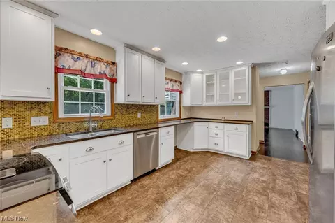311 Dohner Dr, Wadsworth, OH 44281 photo 5