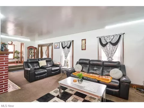 1120 Avon St, Akron, OH 44310 photo 5