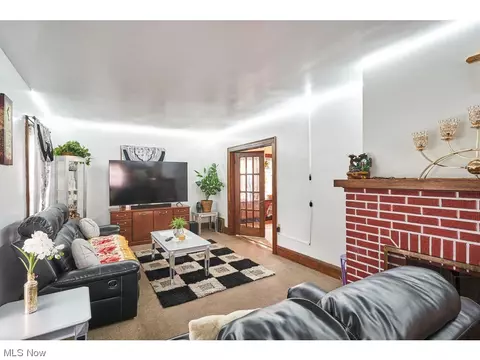 1120 Avon St, Akron, OH 44310 photo 4