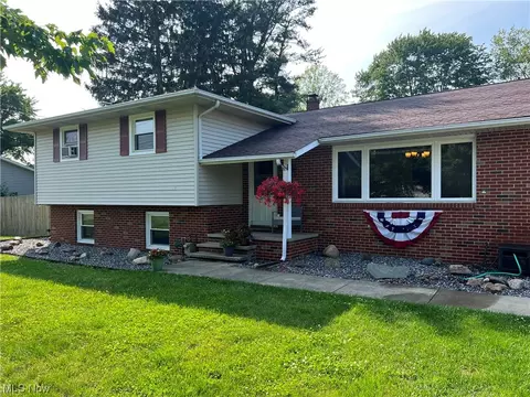 2879 Linda Ln, North Kingsville, OH 44068