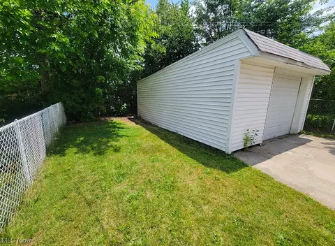 1539 E 256th St, Euclid, OH 44132 photo 16