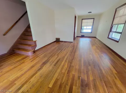 1539 E 256th St, Euclid, OH 44132 photo 5