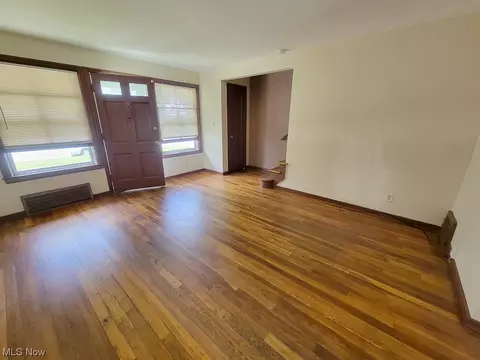 1539 E 256th St, Euclid, OH 44132 photo 4