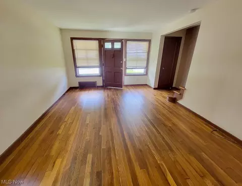 1539 E 256th St, Euclid, OH 44132 photo 3