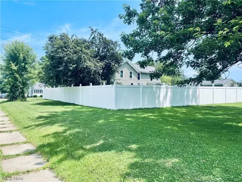2152 W 13th St, Ashtabula, OH 44004 photo 5