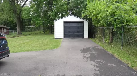 48 Sexton St, Struthers, OH 44471 photo 4