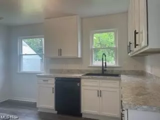 250 E 264th St, Euclid, OH 44132 photo 4