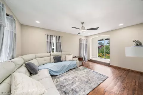 841 Devine St, Alliance, OH 44601 photo 2