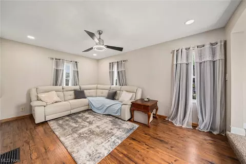 841 Devine St, Alliance, OH 44601 photo 3